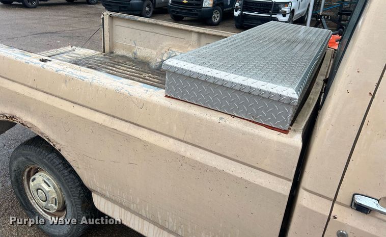 image for item NN9335 1990 Ford F150  pickup truck