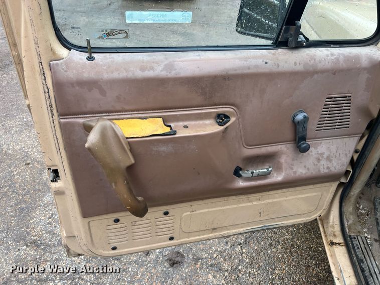 image for item NN9335 1990 Ford F150  pickup truck