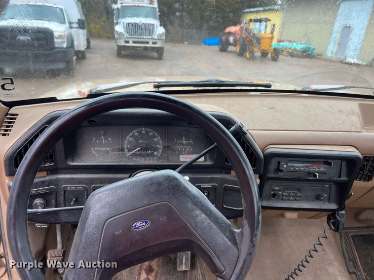 image for item NN9335 1990 Ford F150  pickup truck