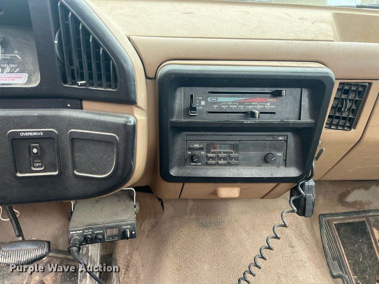 image for item NN9335 1990 Ford F150  pickup truck