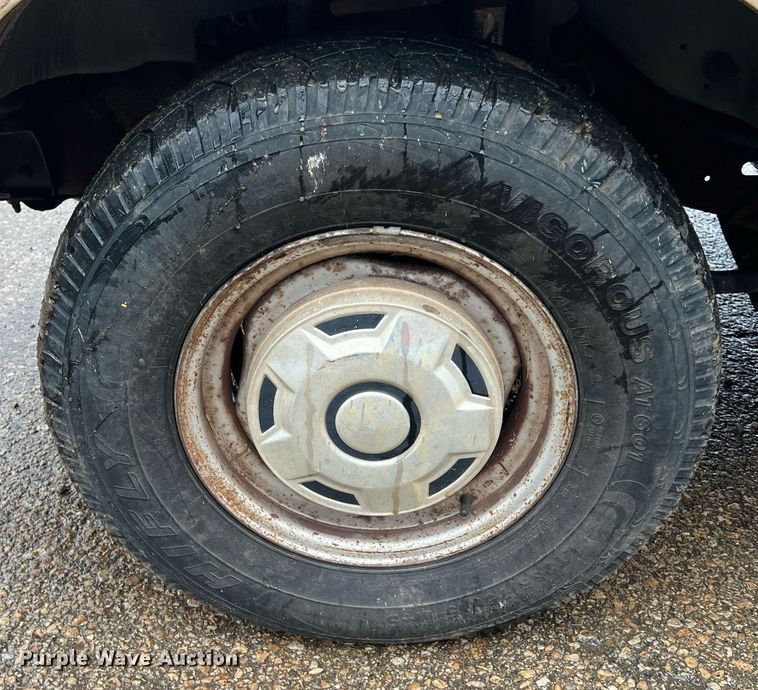 image for item NN9335 1990 Ford F150  pickup truck