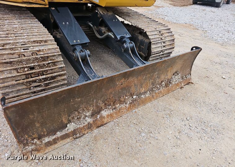 image for item NP9297 2018 Kobelco SK140SRLC-5  excavator