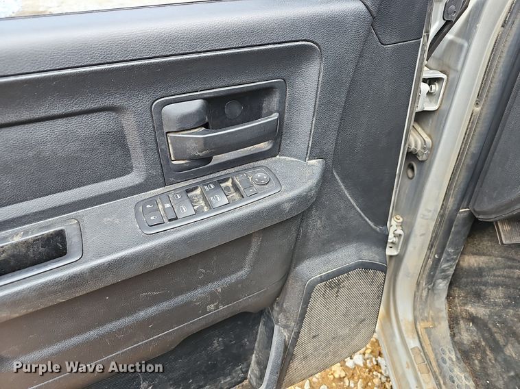 image for item NP9298 2017 Dodge Ram 1500  Crew Cab pickup truck