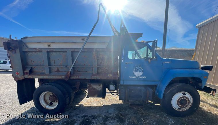 image for item OA9065 1997 Ford  dump truck