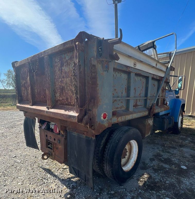 image for item OA9065 1997 Ford  dump truck