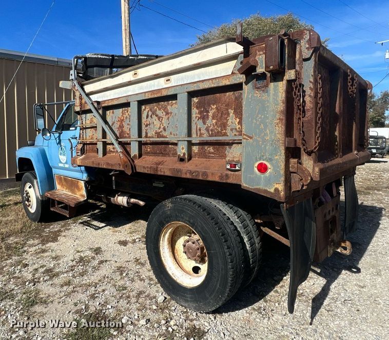 image for item OA9065 1997 Ford  dump truck