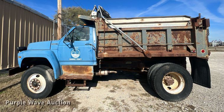 image for item OA9065 1997 Ford  dump truck