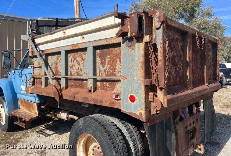 image for item OA9065 1997 Ford  dump truck