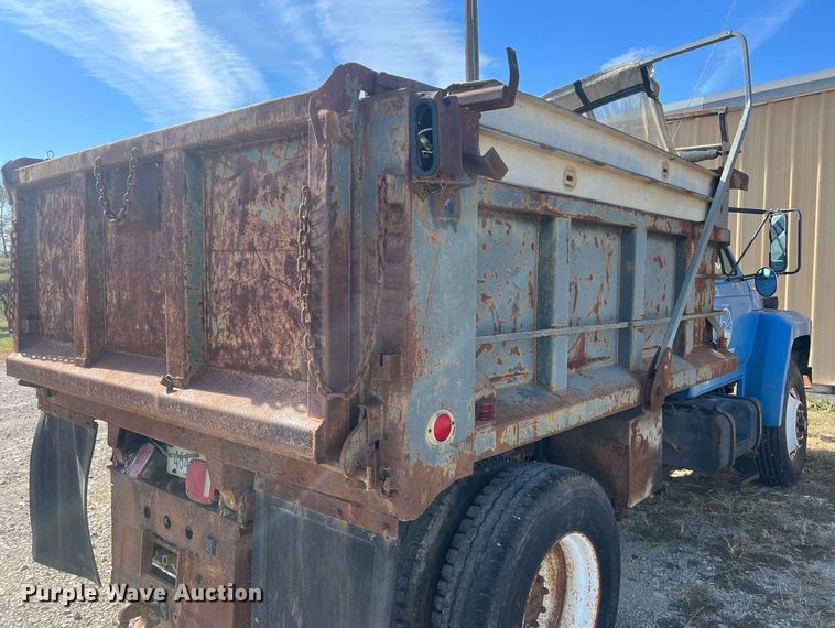 image for item OA9065 1997 Ford  dump truck