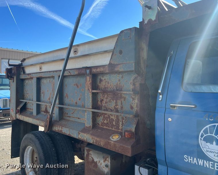 image for item OA9065 1997 Ford  dump truck