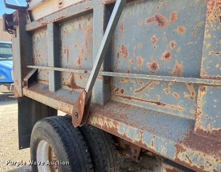 image for item OA9065 1997 Ford  dump truck