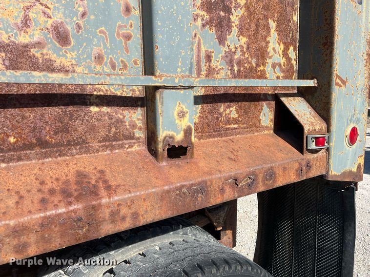 image for item OA9065 1997 Ford  dump truck