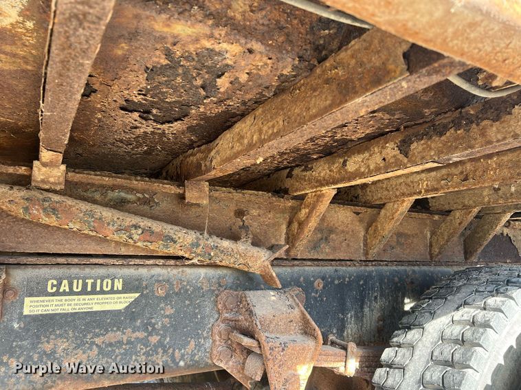 image for item OA9065 1997 Ford  dump truck