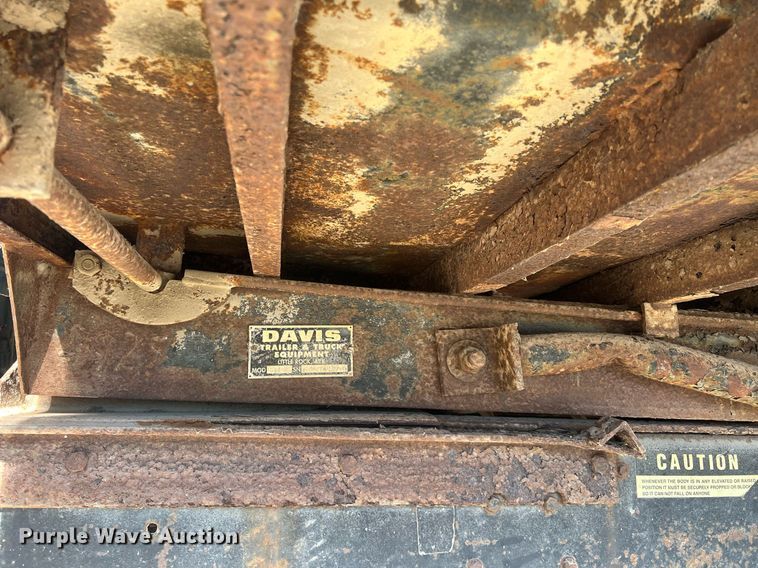 image for item OA9065 1997 Ford  dump truck