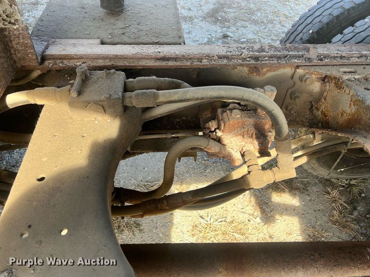 image for item OA9065 1997 Ford  dump truck