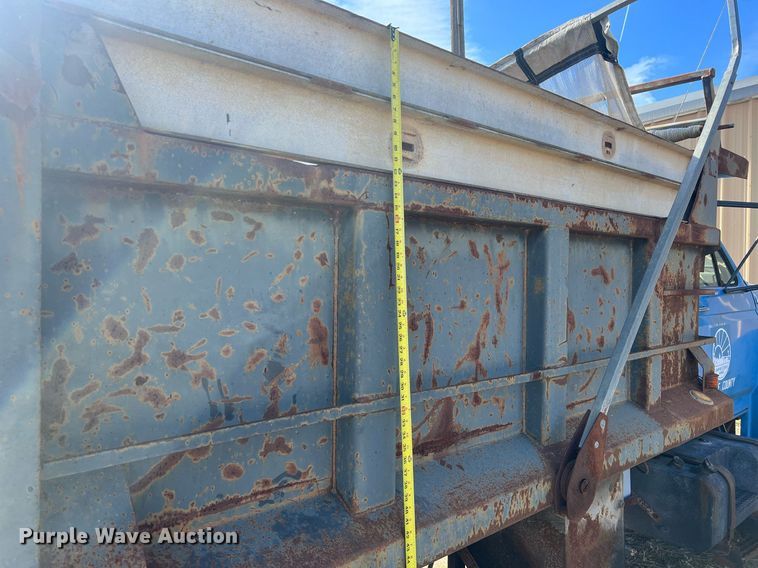 image for item OA9065 1997 Ford  dump truck