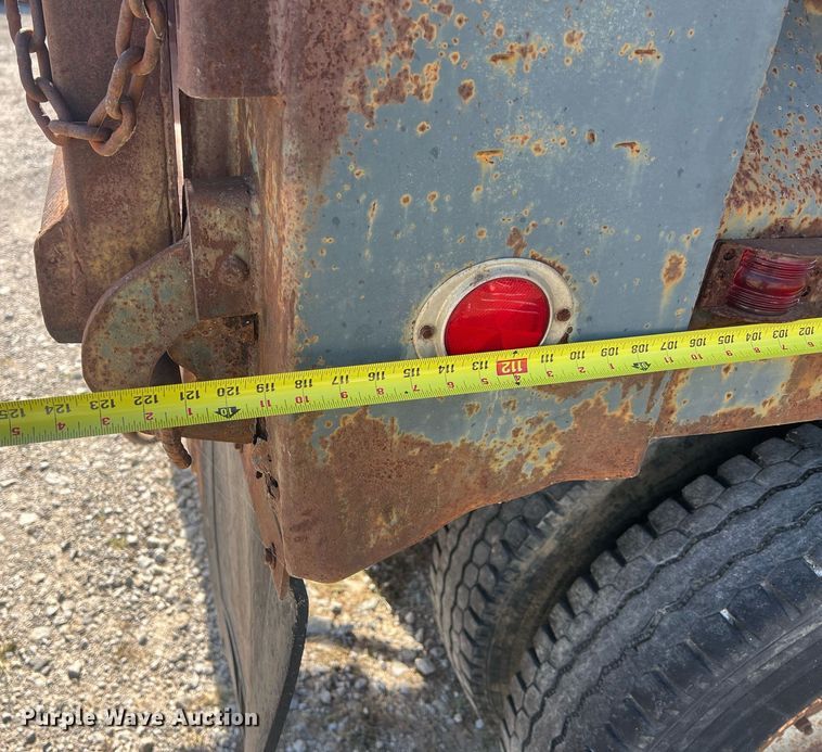 image for item OA9065 1997 Ford  dump truck