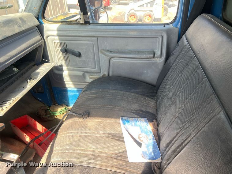 image for item OA9065 1997 Ford  dump truck