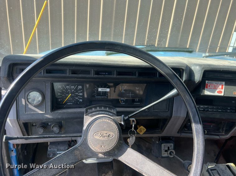 image for item OA9065 1997 Ford  dump truck