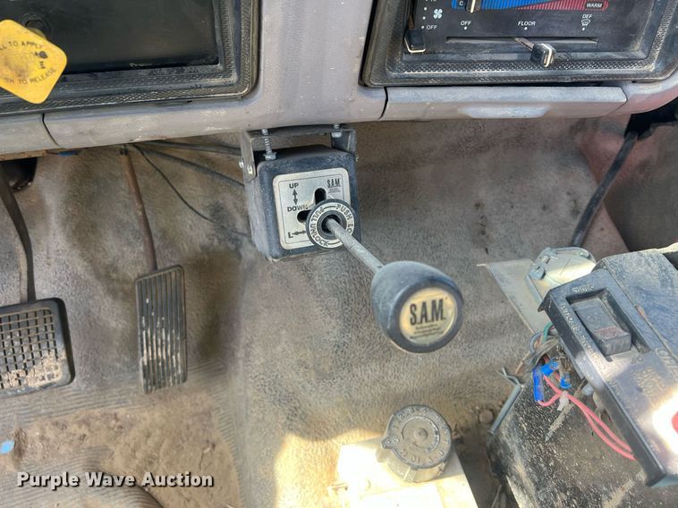 image for item OA9065 1997 Ford  dump truck