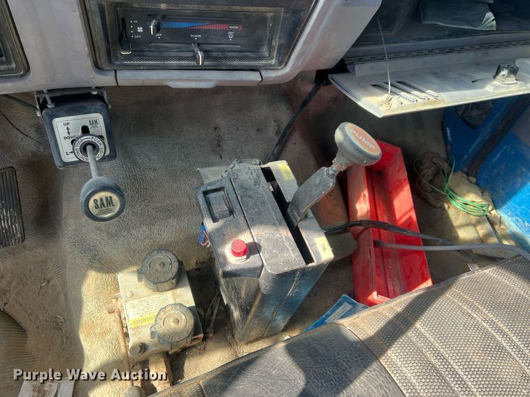 image for item OA9065 1997 Ford  dump truck