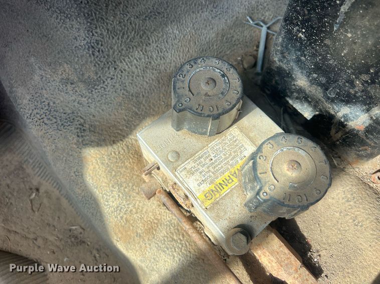 image for item OA9065 1997 Ford  dump truck