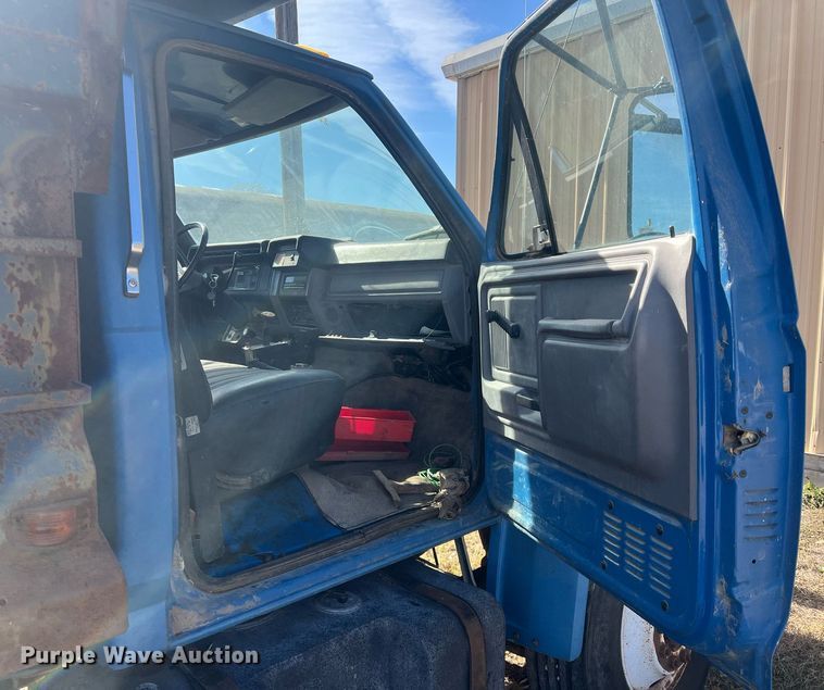 image for item OA9065 1997 Ford  dump truck