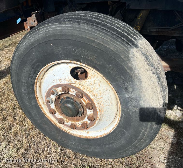 image for item OA9065 1997 Ford  dump truck