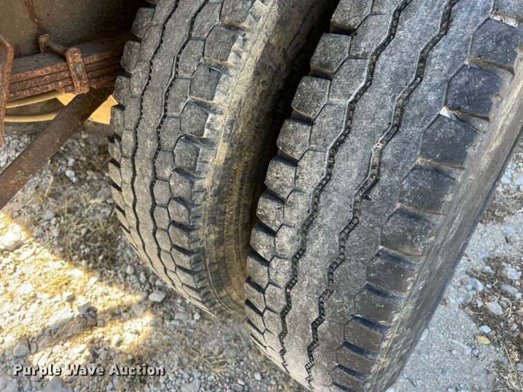 image for item OA9065 1997 Ford  dump truck