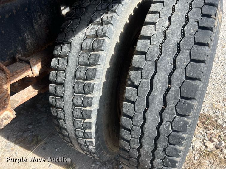 image for item OA9065 1997 Ford  dump truck