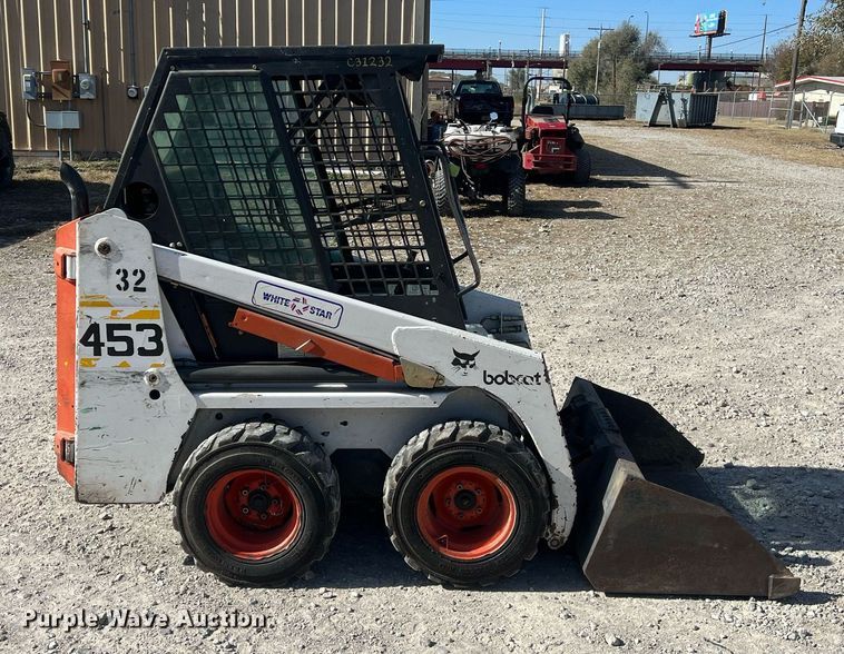 image for item OA9066 1999 Bobcat 453 skid steer loader