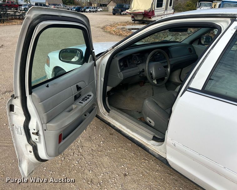 image for item OA9095 2003 Ford Crown Victoria Police Interceptor