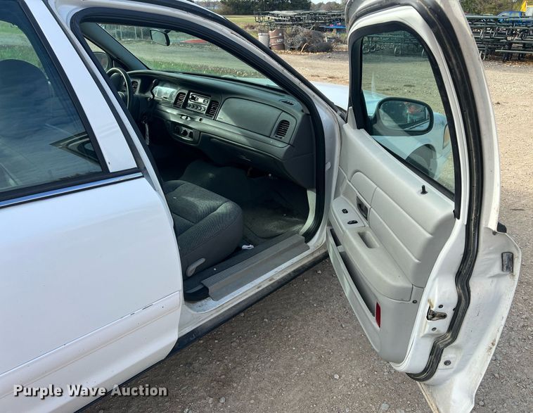 image for item OA9095 2003 Ford Crown Victoria Police Interceptor