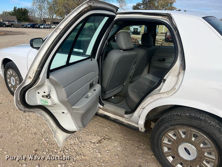 image for item OA9095 2003 Ford Crown Victoria Police Interceptor