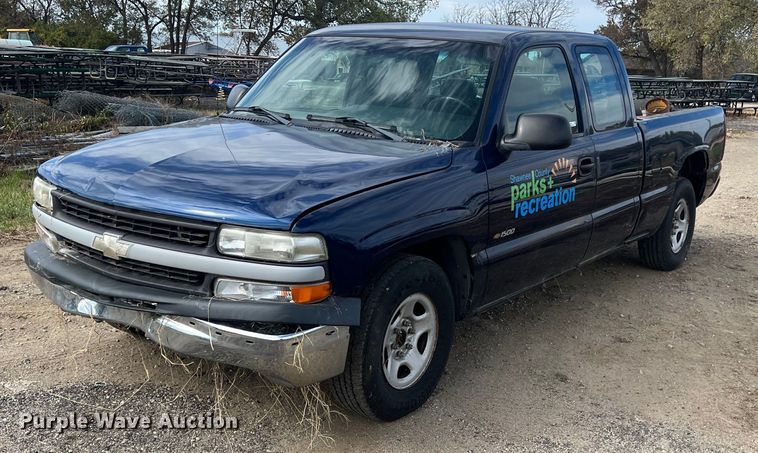 image for item OA9099 2002 Chevrolet Silverado 1500  Ext. Cab pickup truck