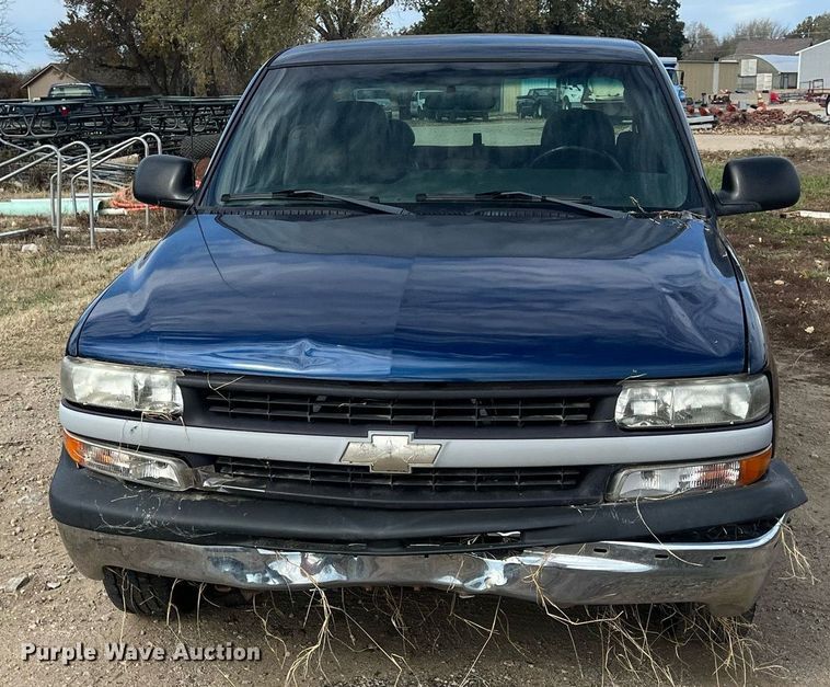 image for item OA9099 2002 Chevrolet Silverado 1500  Ext. Cab pickup truck