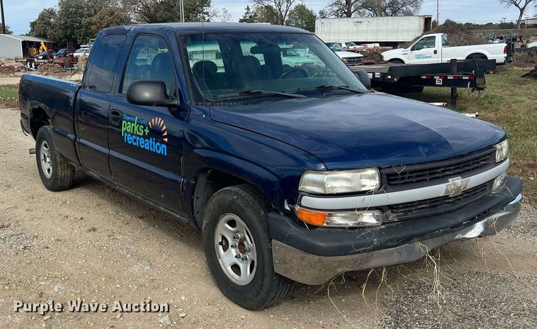 image for item OA9099 2002 Chevrolet Silverado 1500  Ext. Cab pickup truck