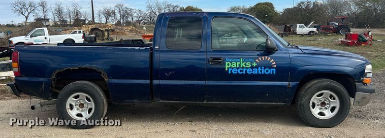 image for item OA9099 2002 Chevrolet Silverado 1500  Ext. Cab pickup truck
