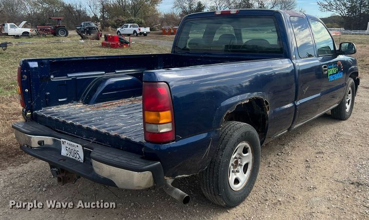 image for item OA9099 2002 Chevrolet Silverado 1500  Ext. Cab pickup truck