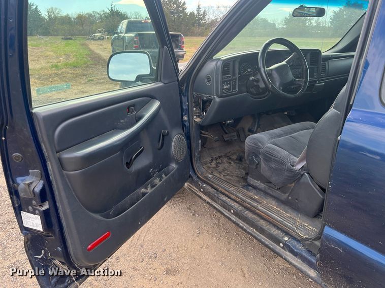 image for item OA9099 2002 Chevrolet Silverado 1500  Ext. Cab pickup truck