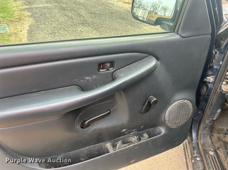 image for item OA9099 2002 Chevrolet Silverado 1500  Ext. Cab pickup truck