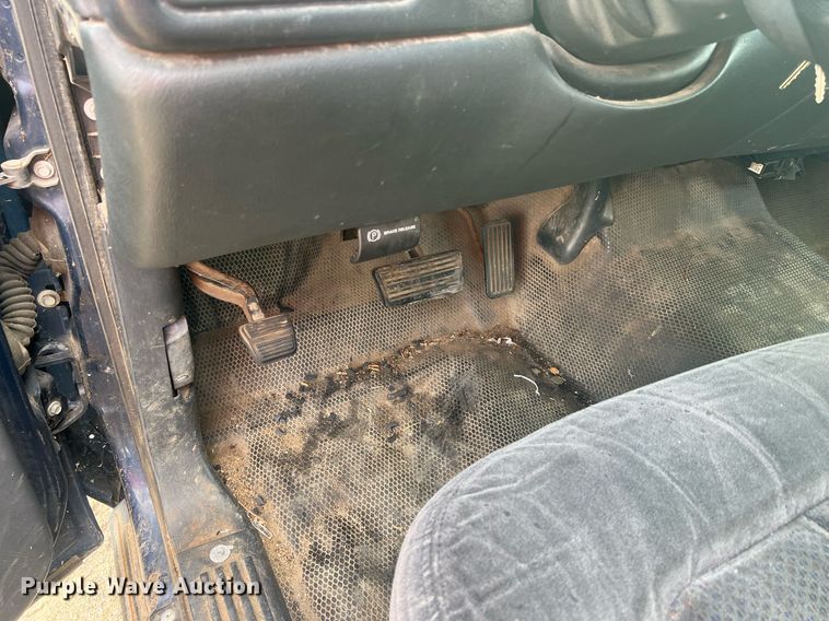 image for item OA9099 2002 Chevrolet Silverado 1500  Ext. Cab pickup truck