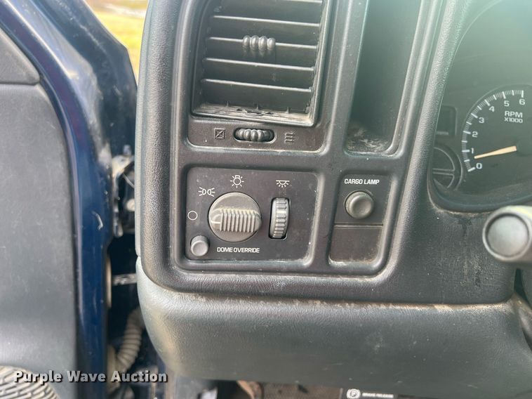 image for item OA9099 2002 Chevrolet Silverado 1500  Ext. Cab pickup truck