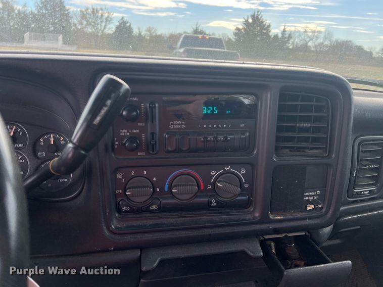 image for item OA9099 2002 Chevrolet Silverado 1500  Ext. Cab pickup truck