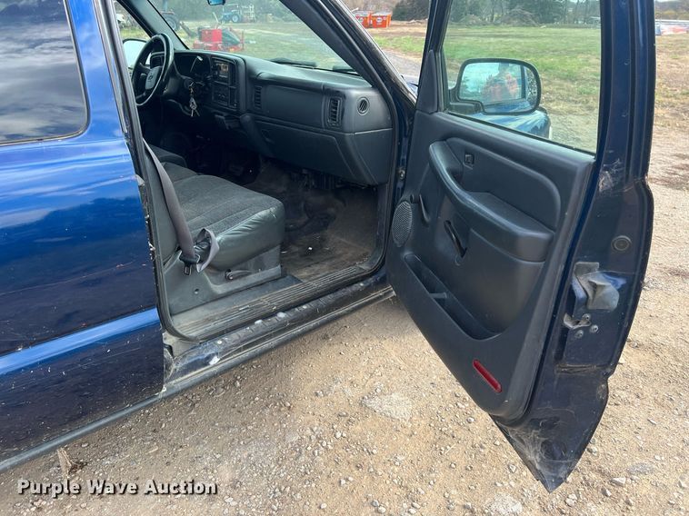 image for item OA9099 2002 Chevrolet Silverado 1500  Ext. Cab pickup truck