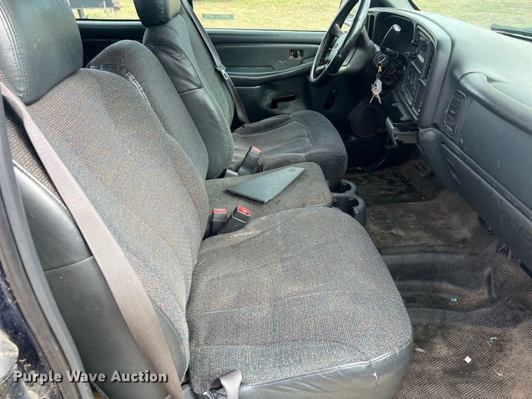 image for item OA9099 2002 Chevrolet Silverado 1500  Ext. Cab pickup truck