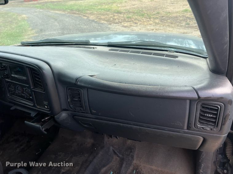 image for item OA9099 2002 Chevrolet Silverado 1500  Ext. Cab pickup truck