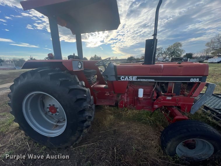 image for item OA9102 1990 Case IH 885  tractor