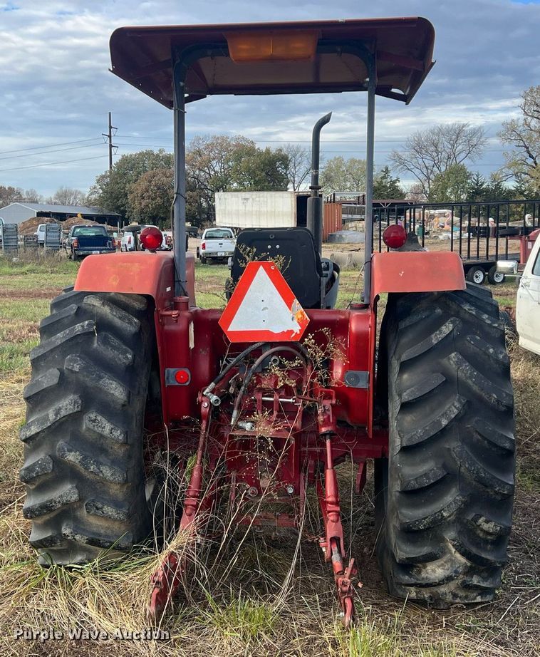 image for item OA9102 1990 Case IH 885  tractor