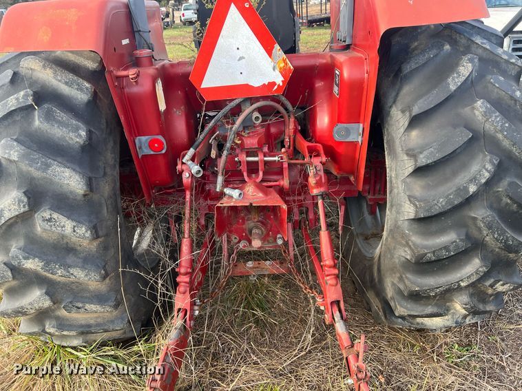 image for item OA9102 1990 Case IH 885  tractor